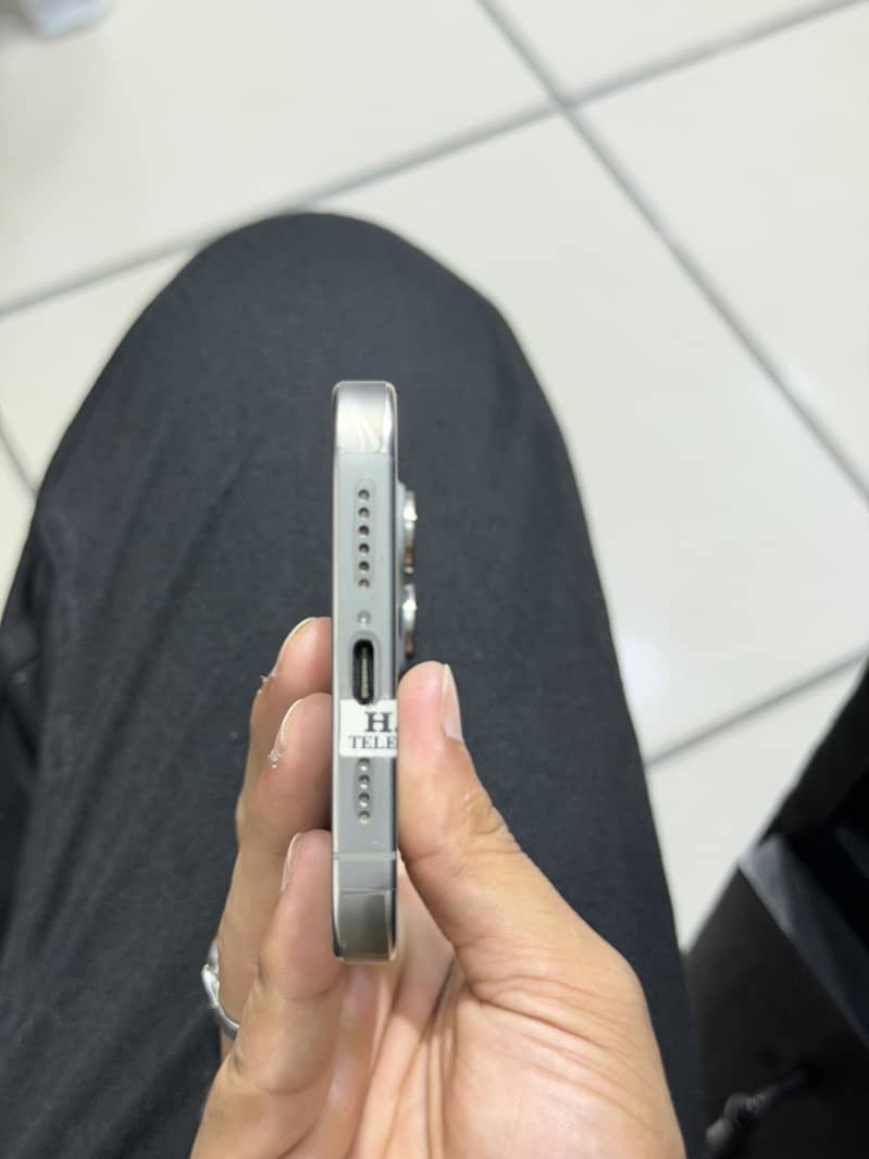 Apple iPhone 15 Pro Max 6
