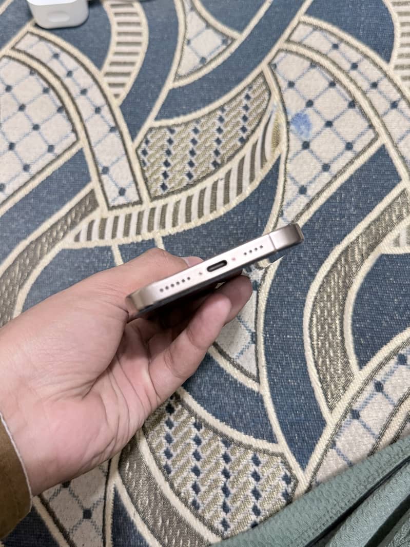 Apple iPhone 16 Pro Max 3