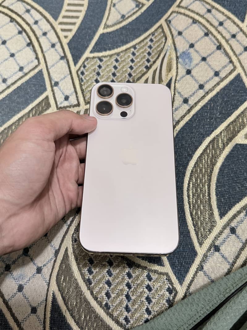 Apple iPhone 16 Pro Max 6
