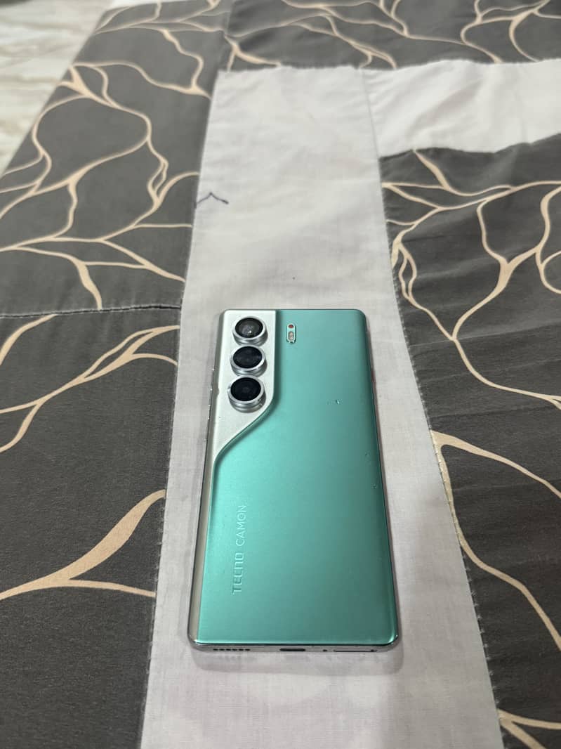 Tecno CAMON 40 Pro 2