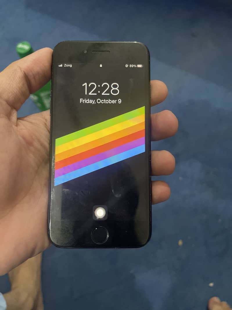 Apple iPhone 7 0