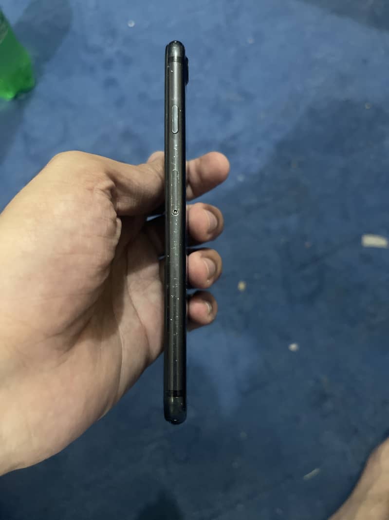 Apple iPhone 7 2