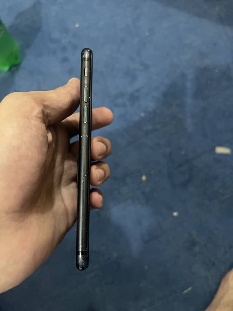 Apple iPhone 7 3
