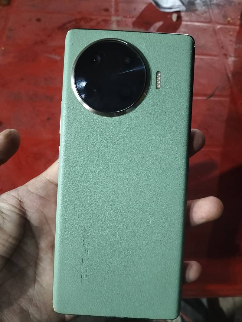 Tecno Spark 20 Pro Plus 0