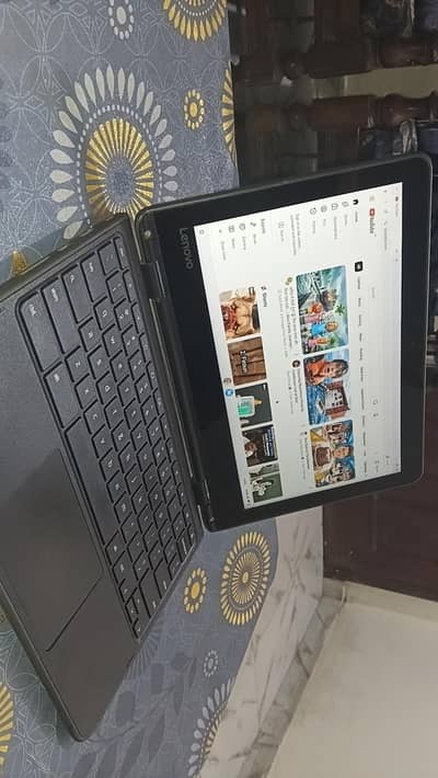 Lenovo Chromebook, HD Camera, Touchscreen, 180° Flip
