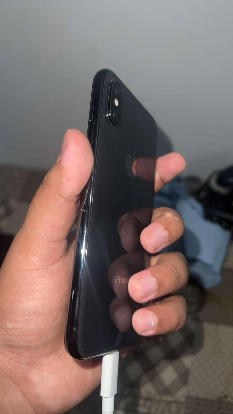 Apple iPhone XS 4
