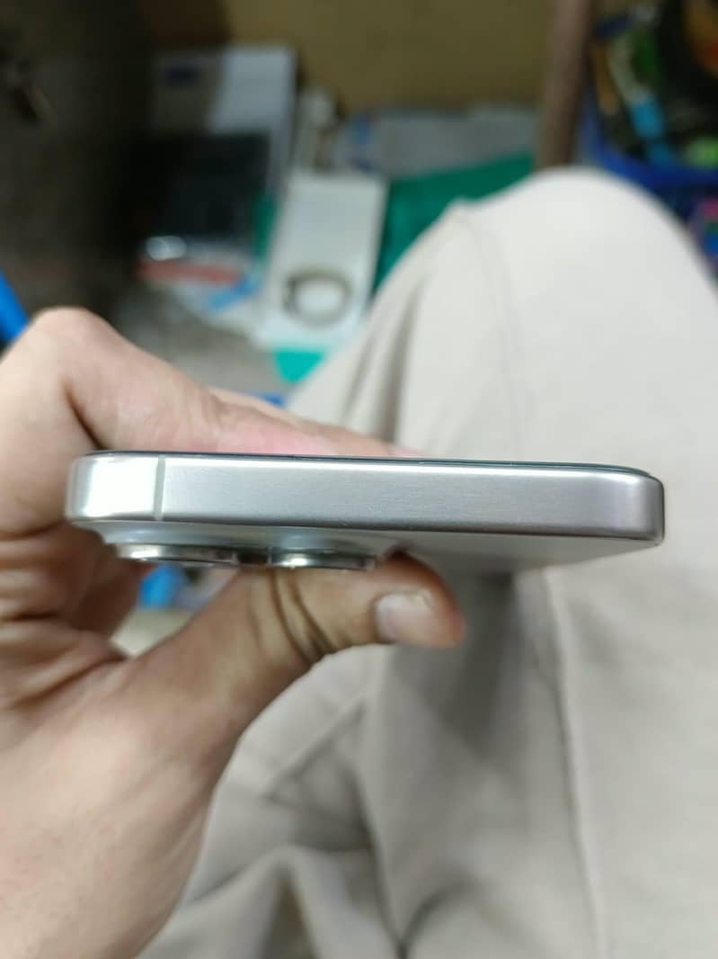 Apple iPhone 15 Pro Max 2