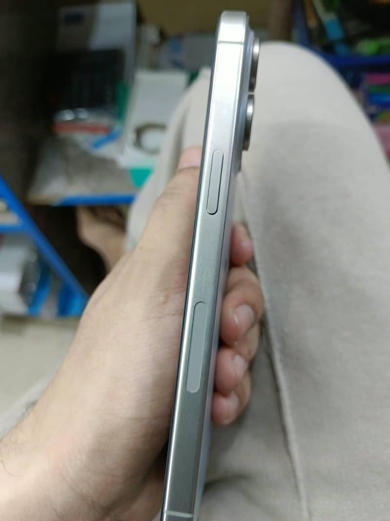 Apple iPhone 15 Pro Max 4