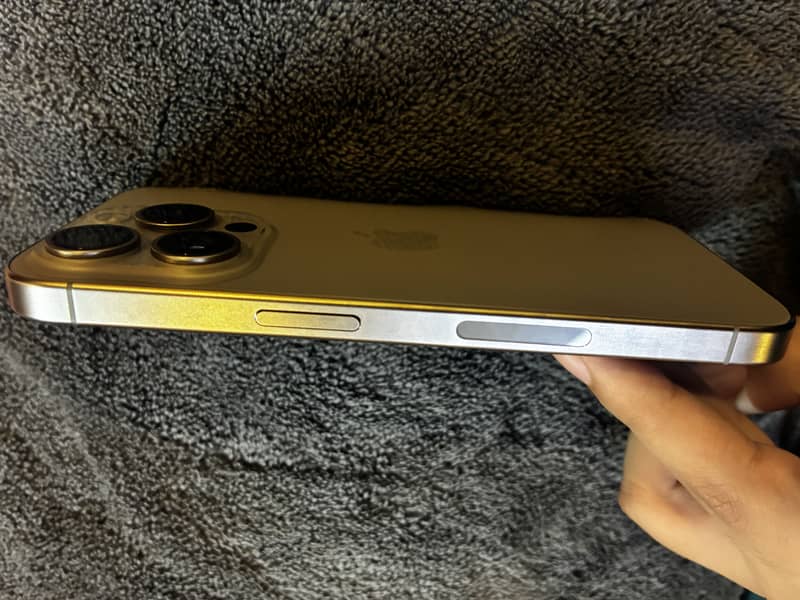 Apple iPhone 15 Pro 3