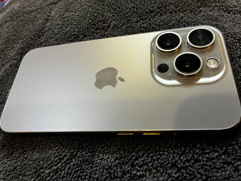 Apple iPhone 15 Pro 0