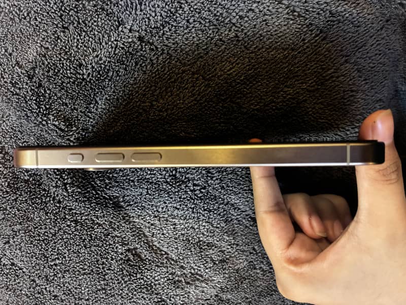 Apple iPhone 15 Pro 6
