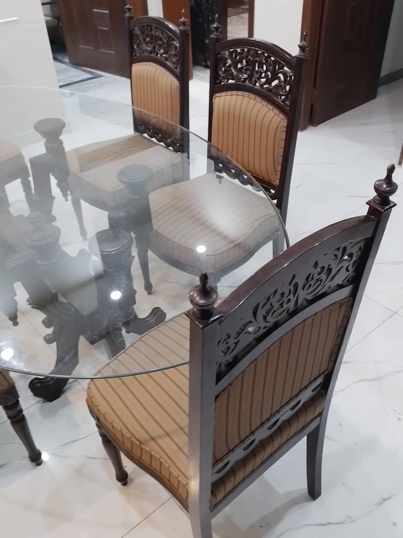 DINING TABLE WITH CHAIRS 1