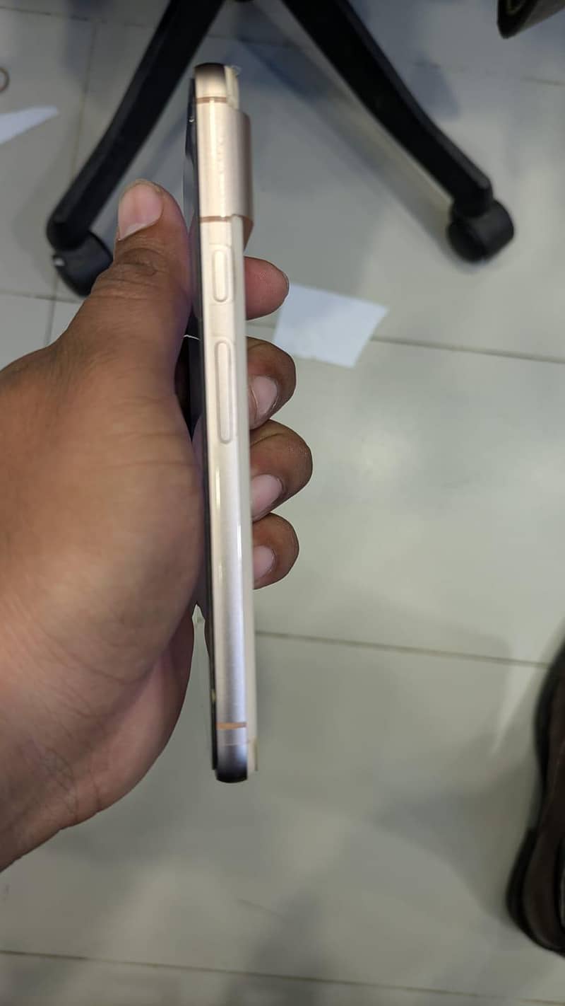 Google Pixel 8 3