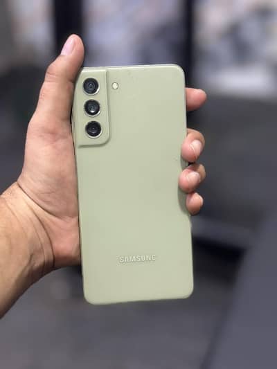 Selling Samsung Mobile S21 FE Dual Sim Approved.
