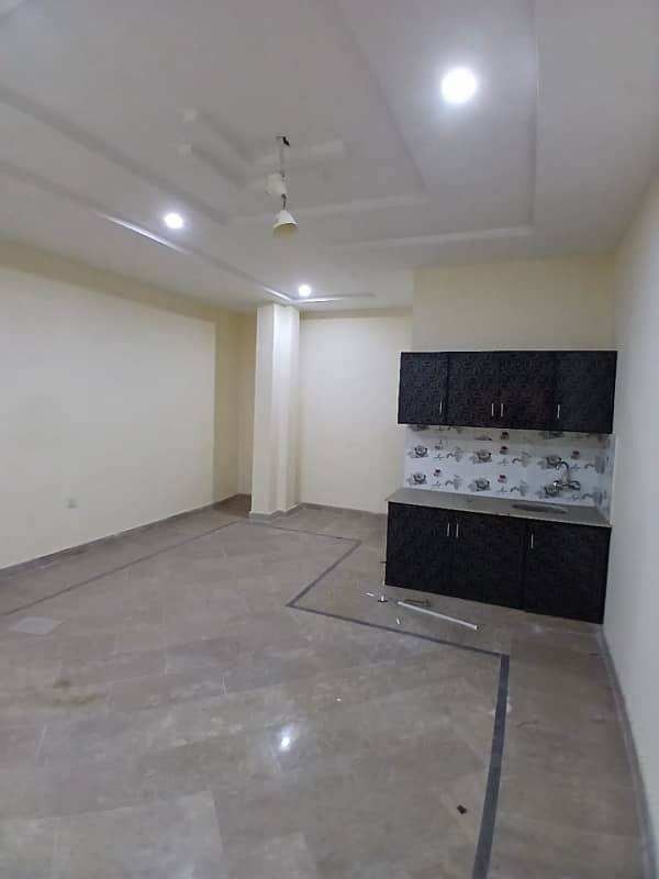 BEAUTIFULL OFFICES AVAILABLE FOR RENT AT MODEL TOWN LAHORE - Shops ...