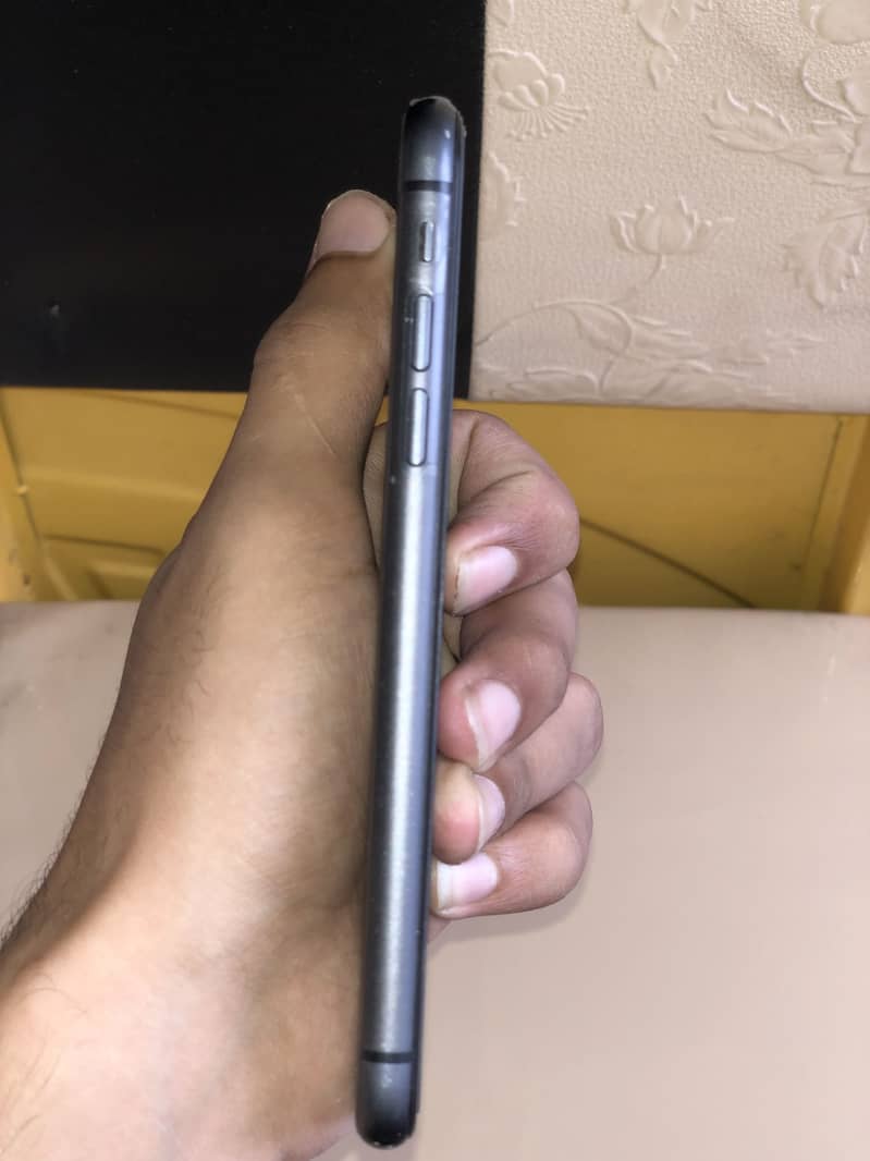 Apple iPhone 11 3