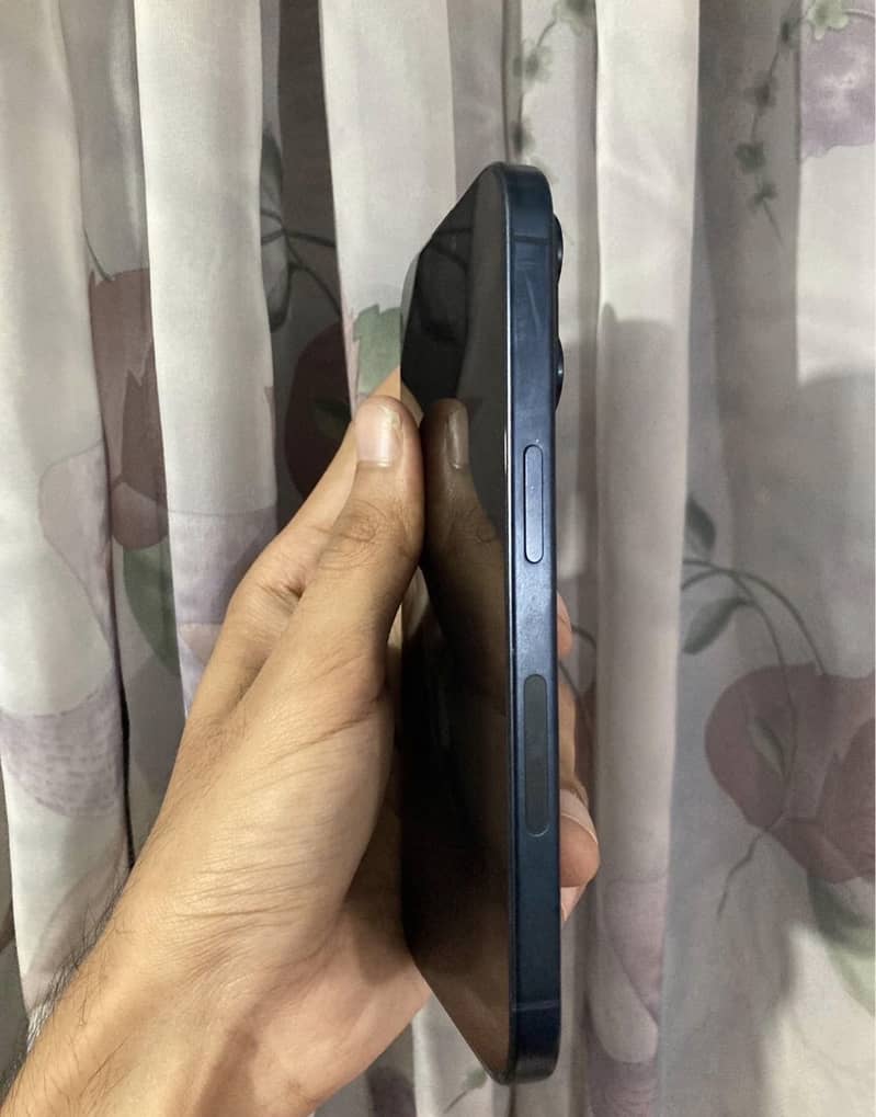 Apple iPhone 15 Pro 2