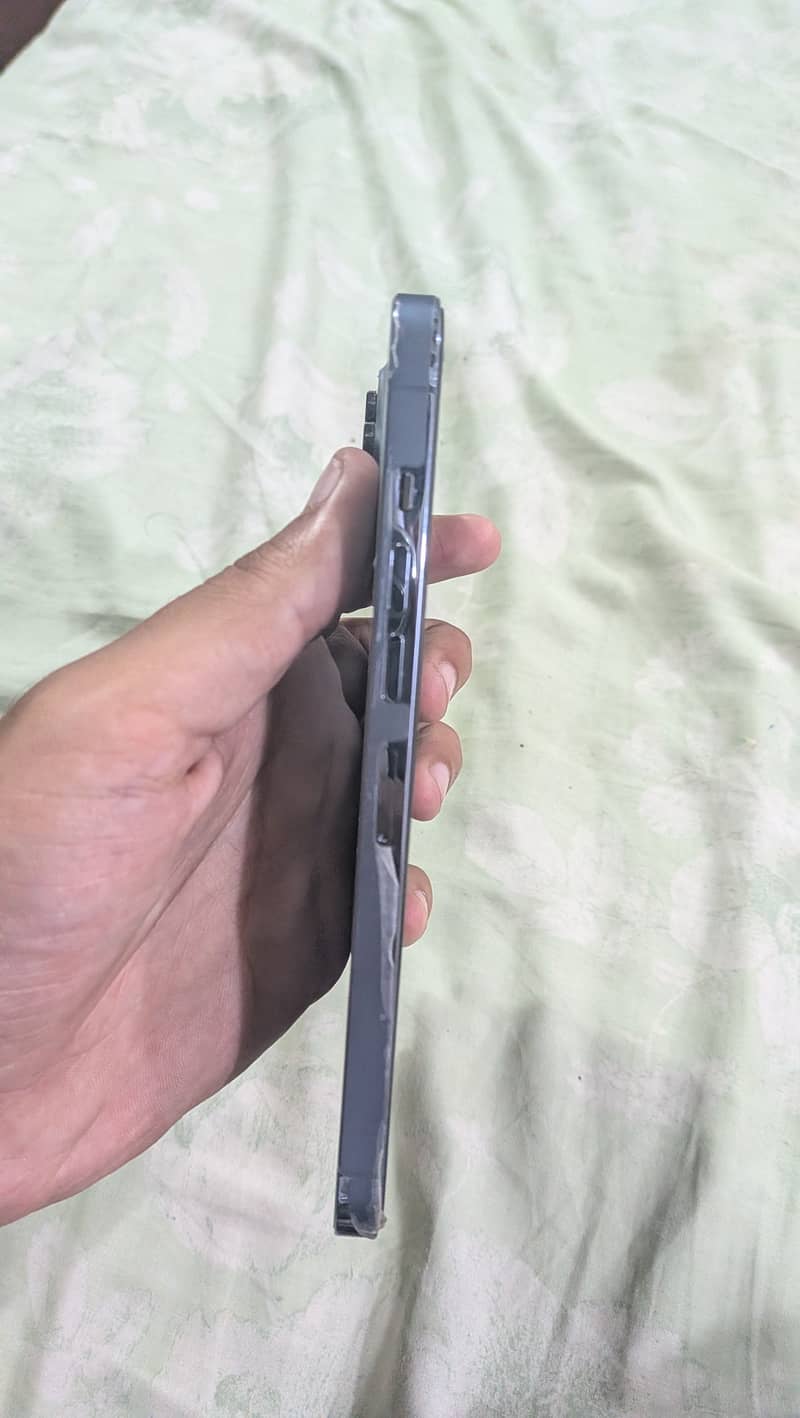 Apple iPhone 13 Pro Max 2