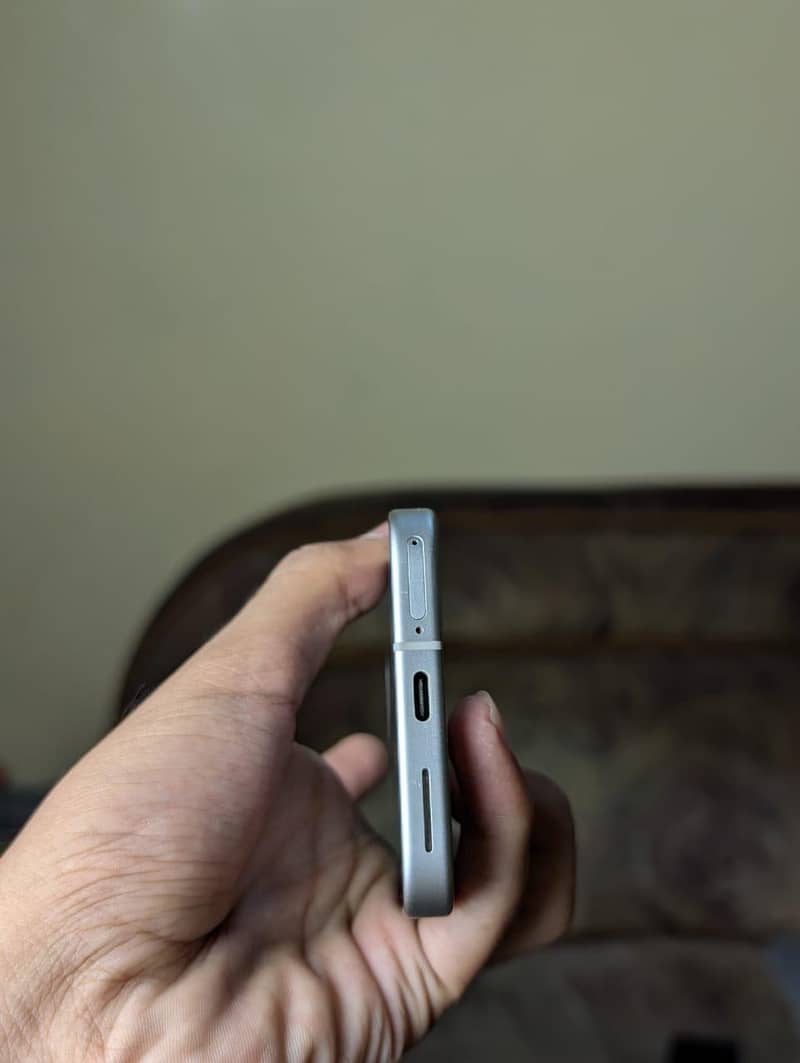 Google Pixel 9 5