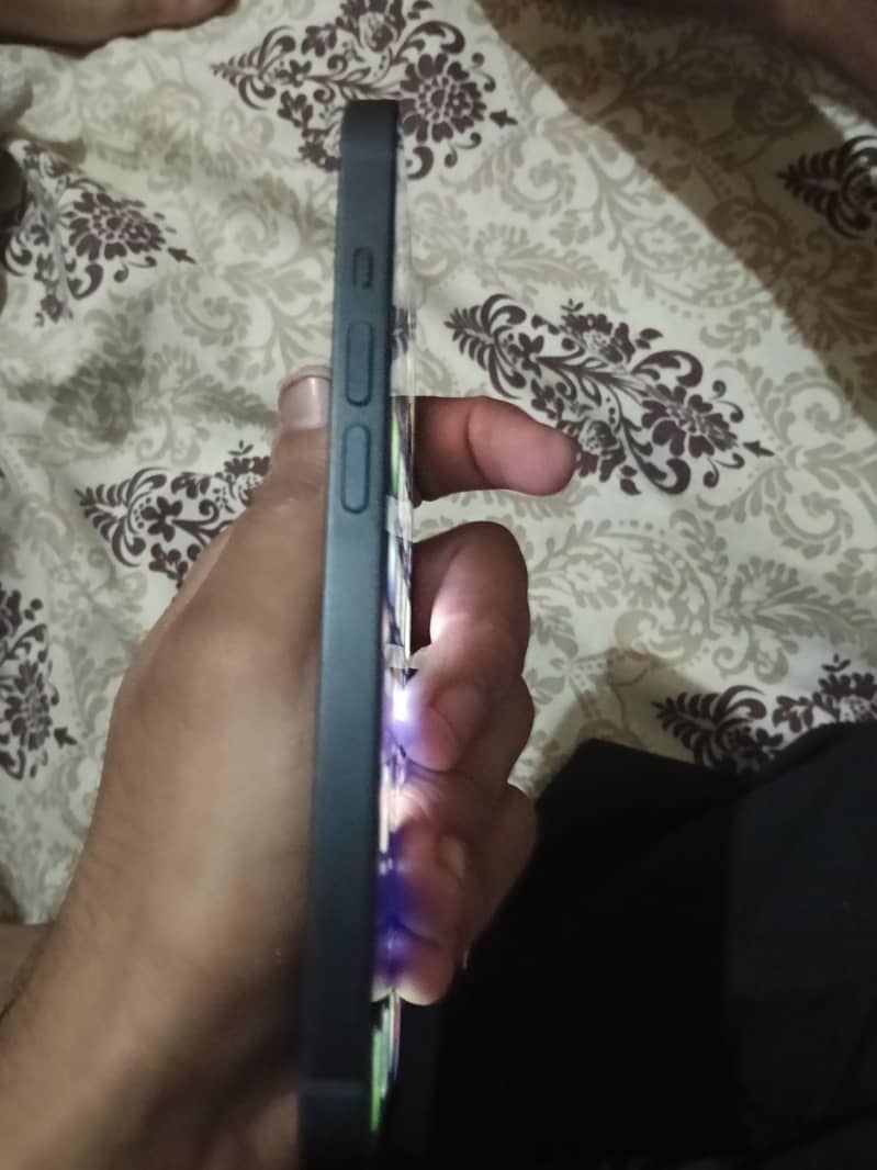 Apple iPhone 14 3