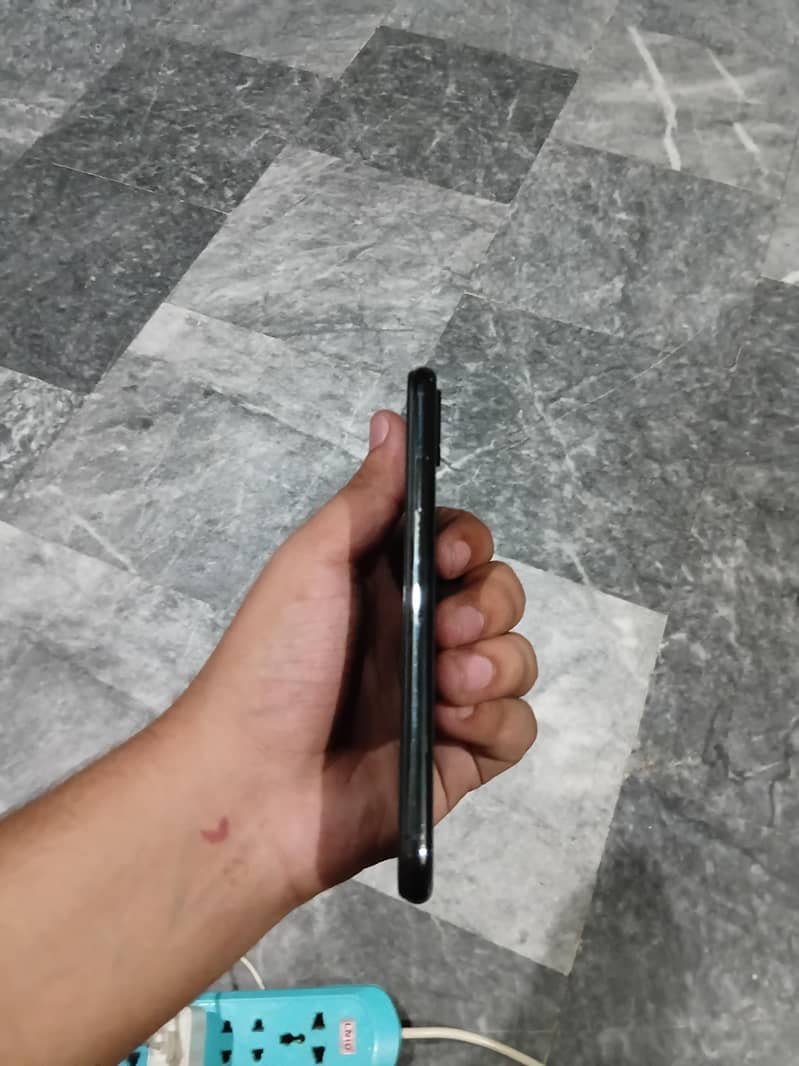 Apple iPhone X 4