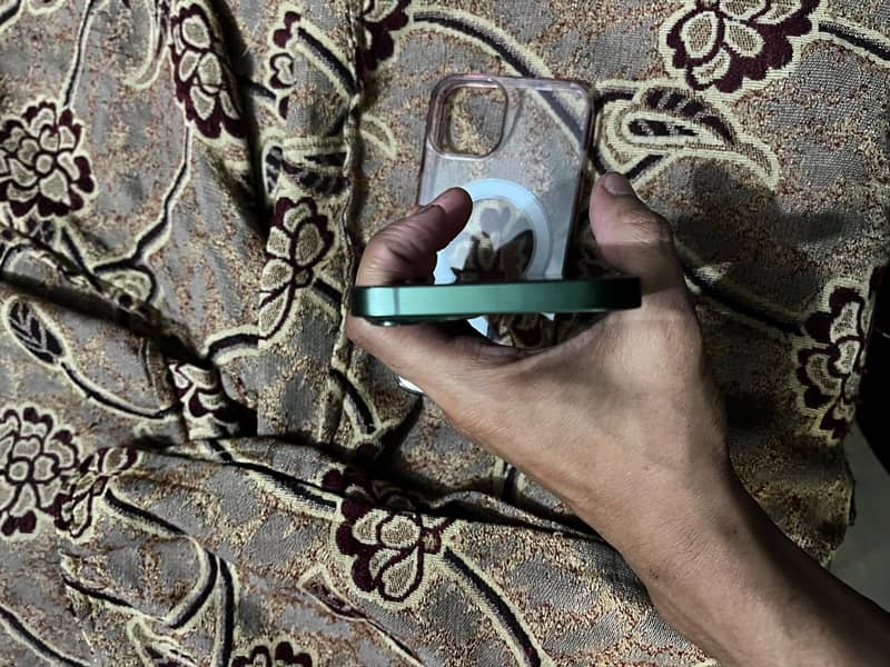 Apple iPhone 13 2