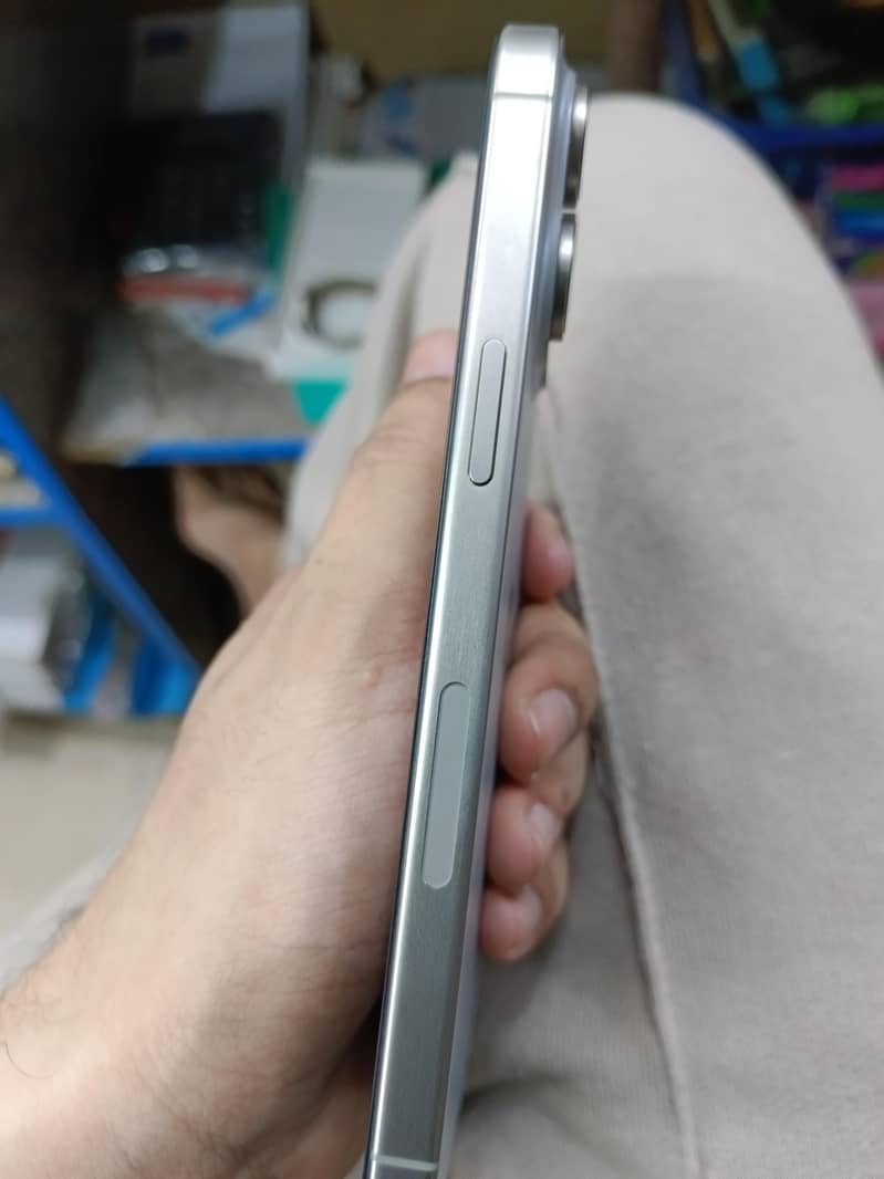 Apple iPhone 15 Pro Max 1