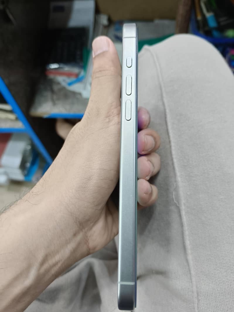Apple iPhone 15 Pro Max 3