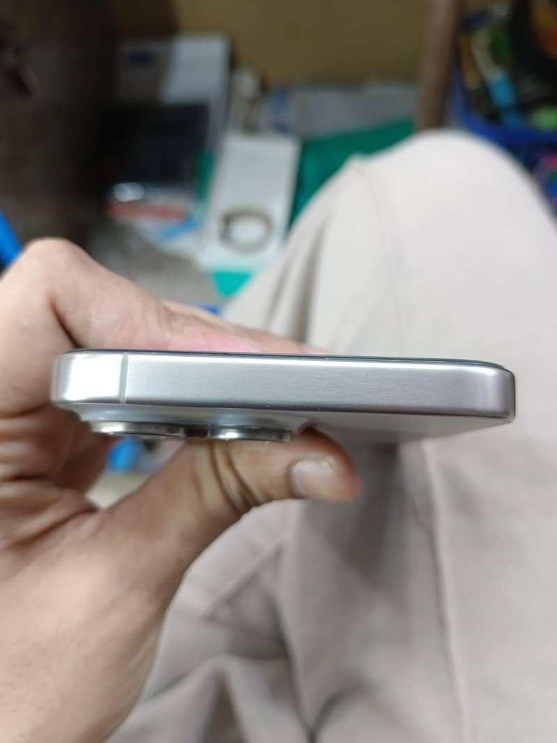 Apple iPhone 15 Pro Max 5