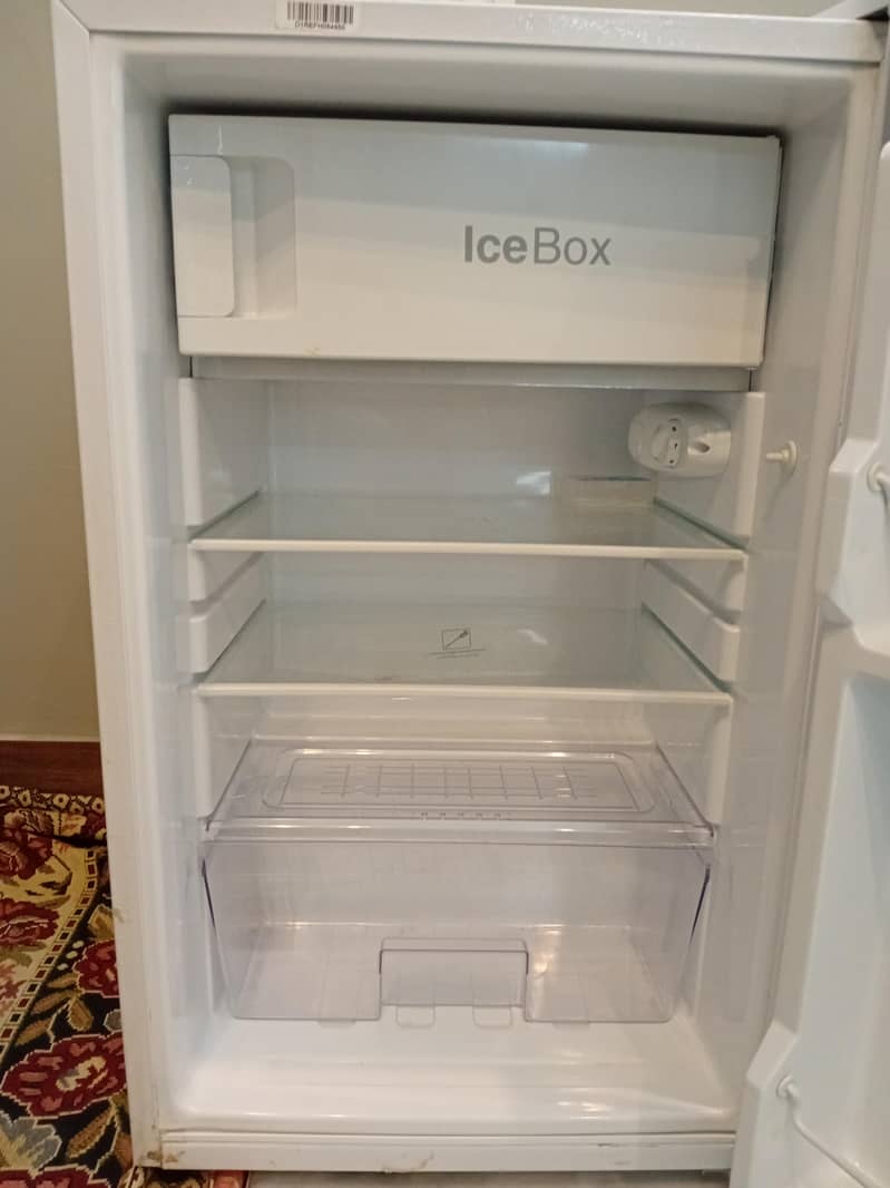Dawlance mini room fridge 0
