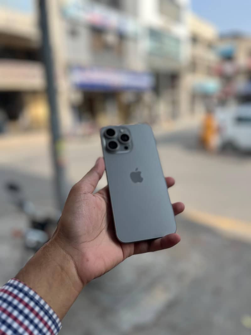 Apple iPhone 15 Pro Max 1