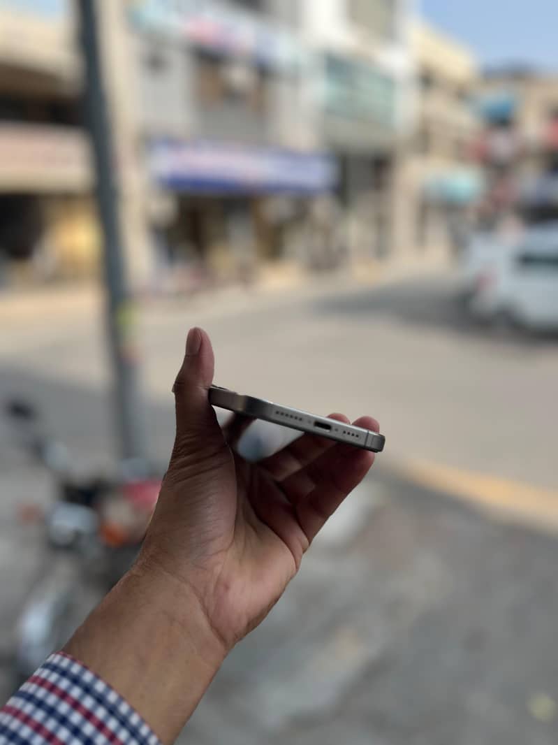 Apple iPhone 15 Pro Max 3