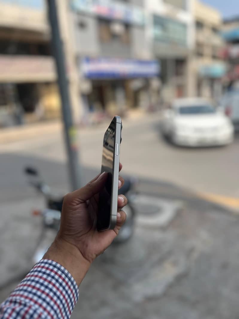 Apple iPhone 15 Pro Max 5