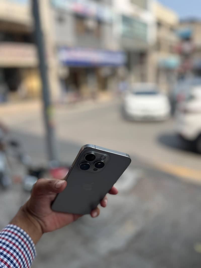 Apple iPhone 15 Pro Max 9