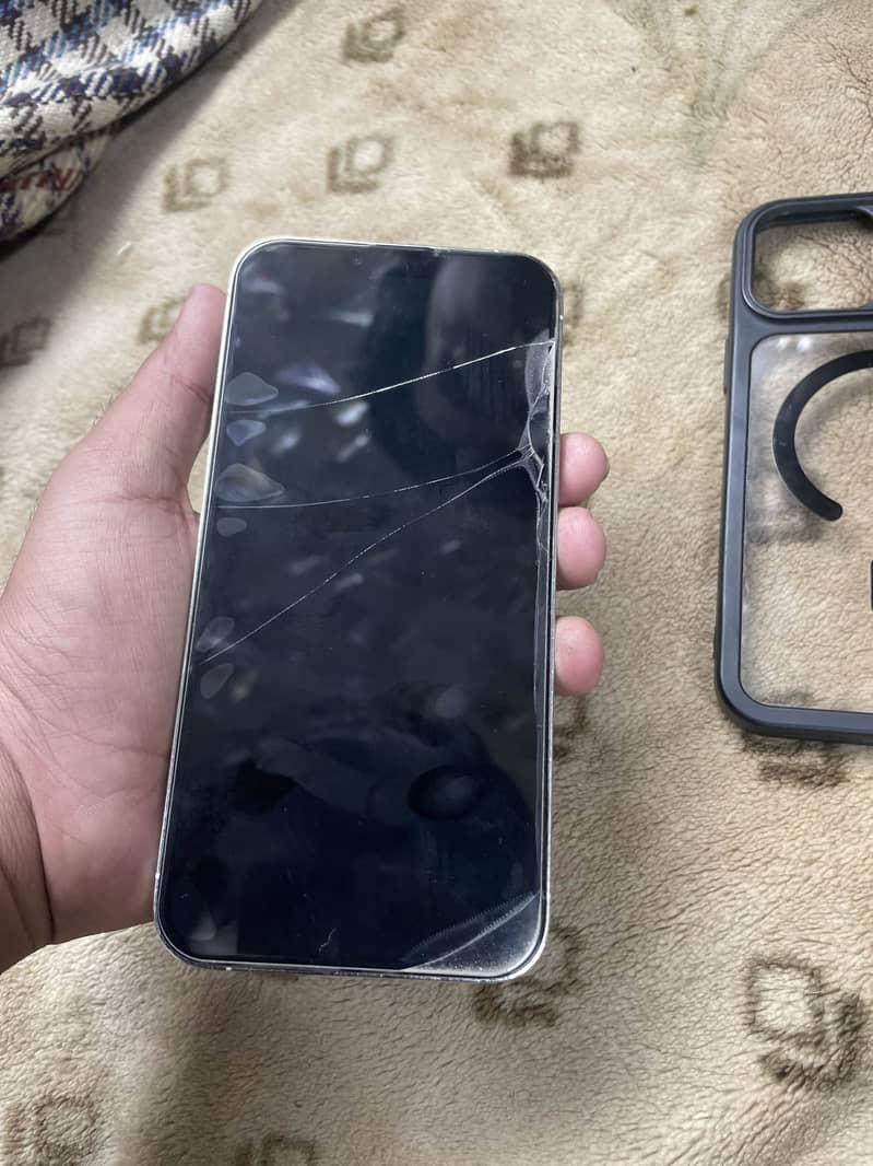 Apple iPhone 13 Pro Max 4