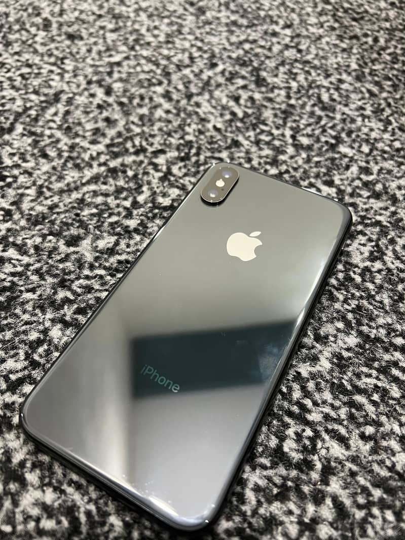 Apple iPhone XS 5