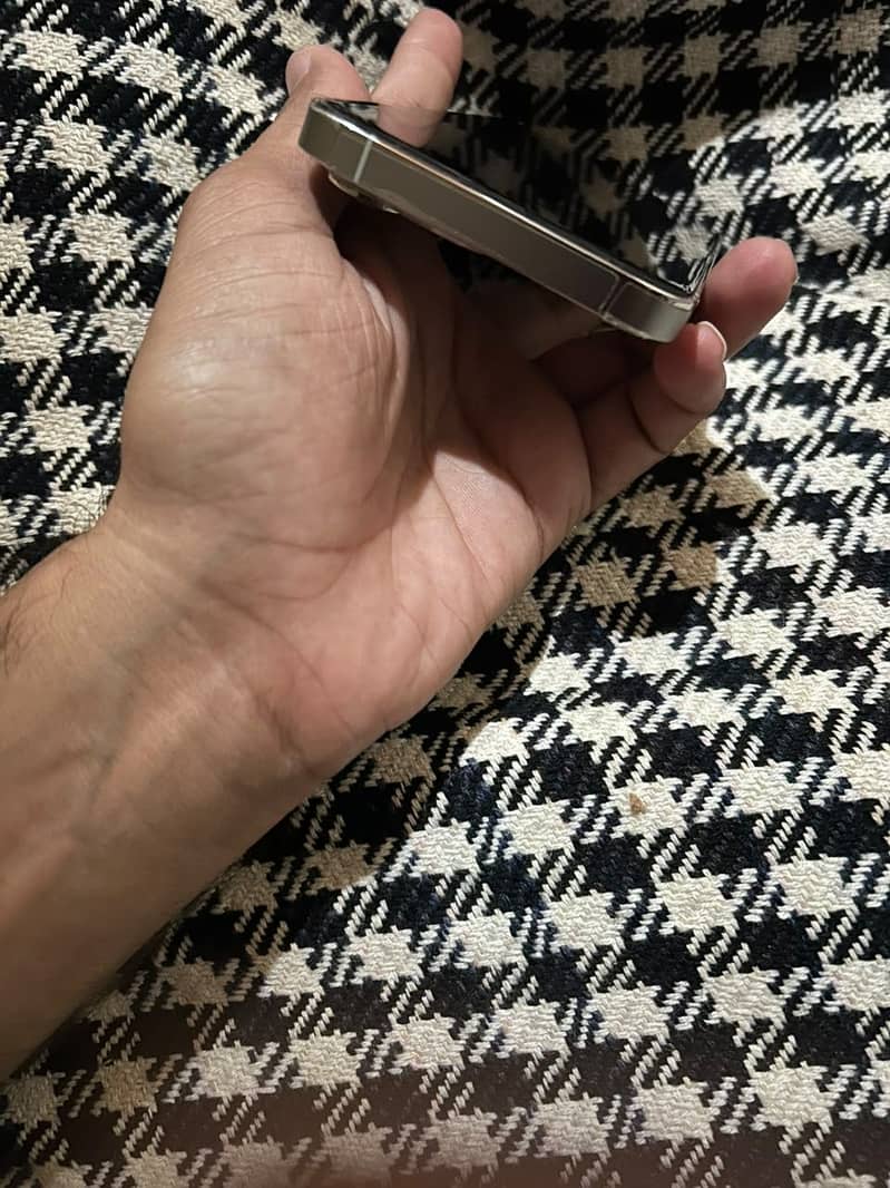 Apple iPhone 13 Pro 4