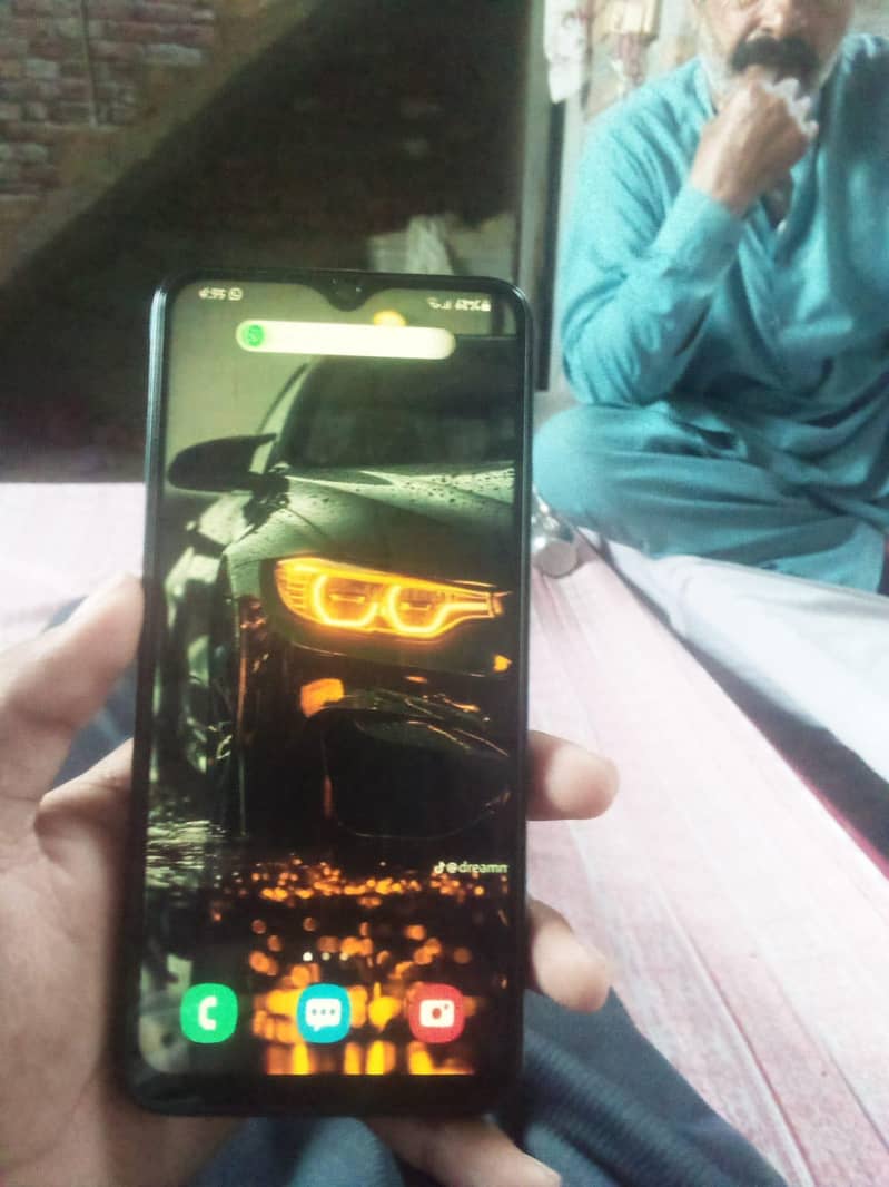 Samsung Mobile A30 6
