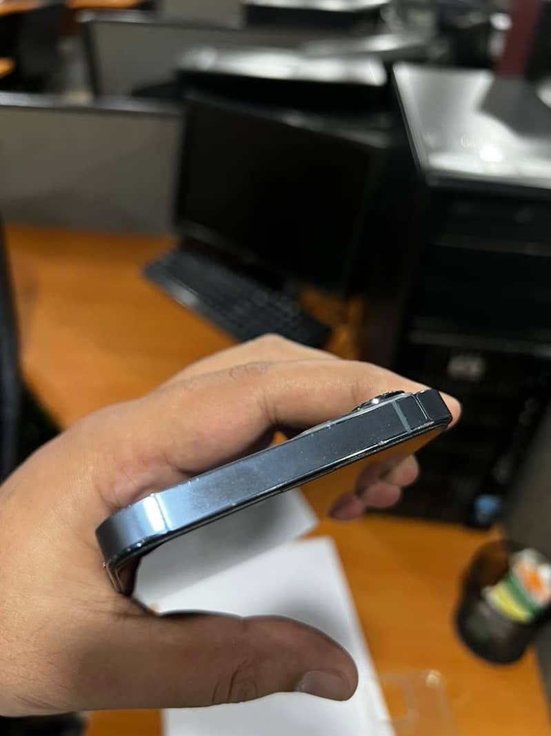 Apple iPhone 13 Pro Max 1