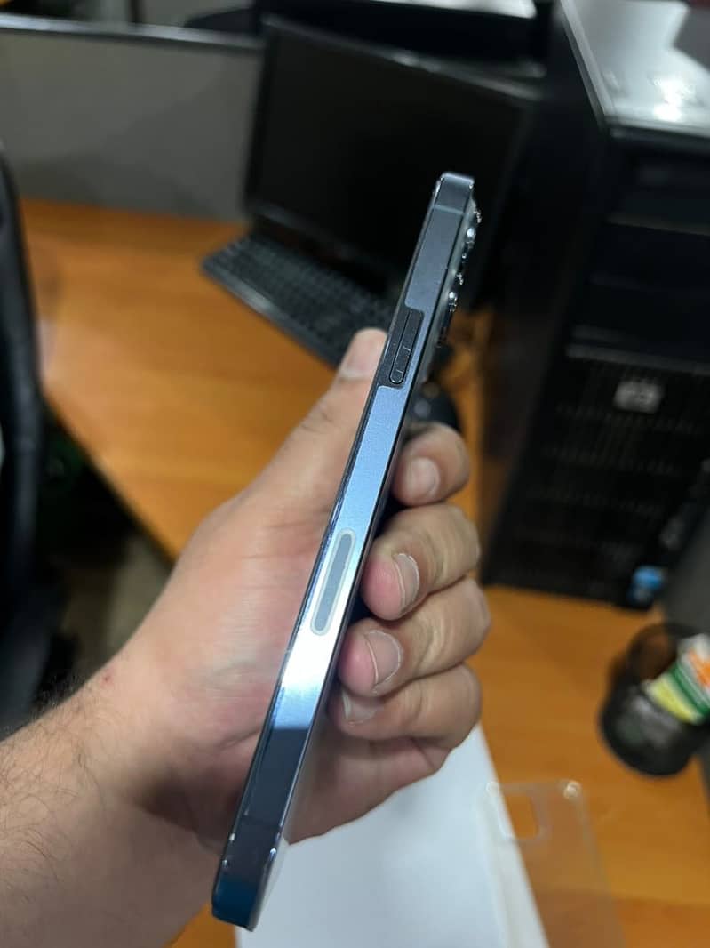 Apple iPhone 13 Pro Max 2