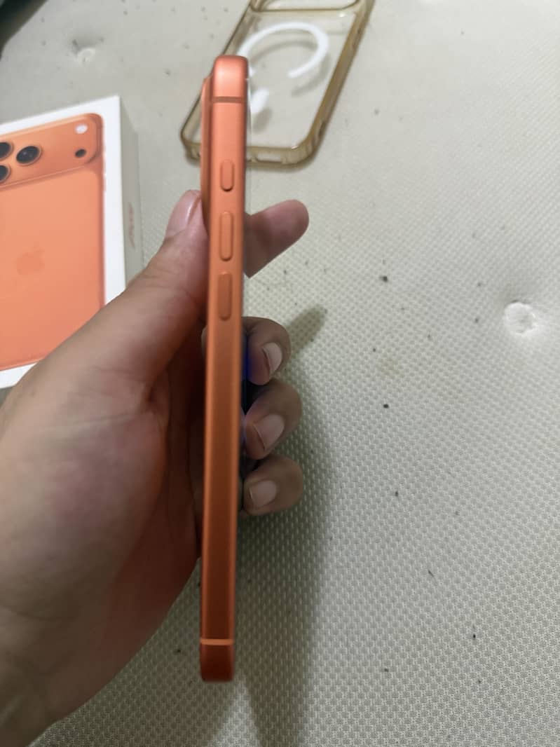 Apple iPhone 17 Pro Max 4