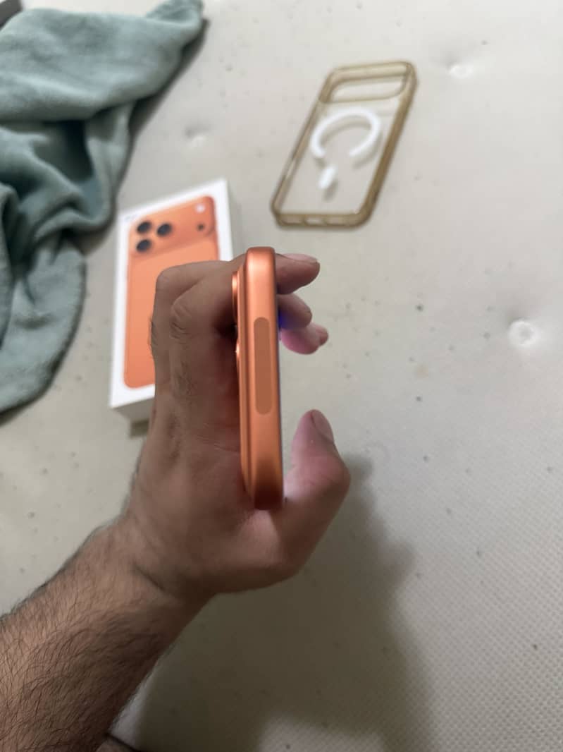 Apple iPhone 17 Pro Max 5