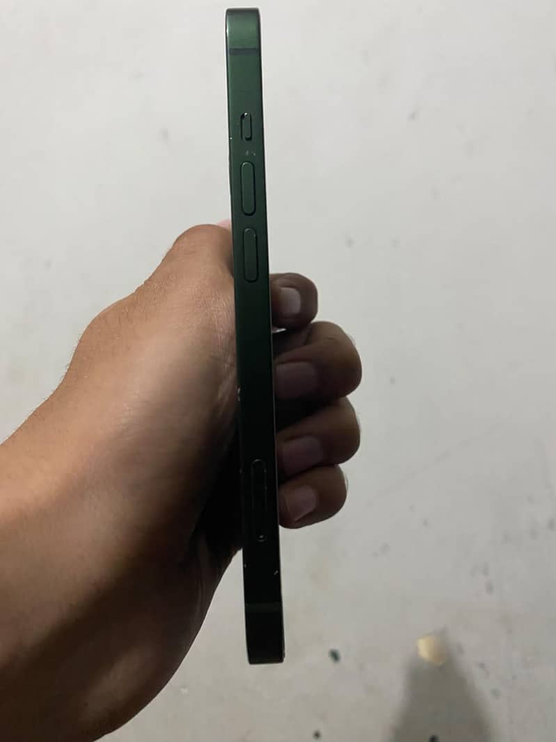 Apple iPhone 13 2