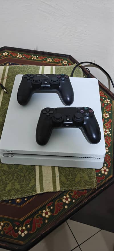 Playstation 4 slim