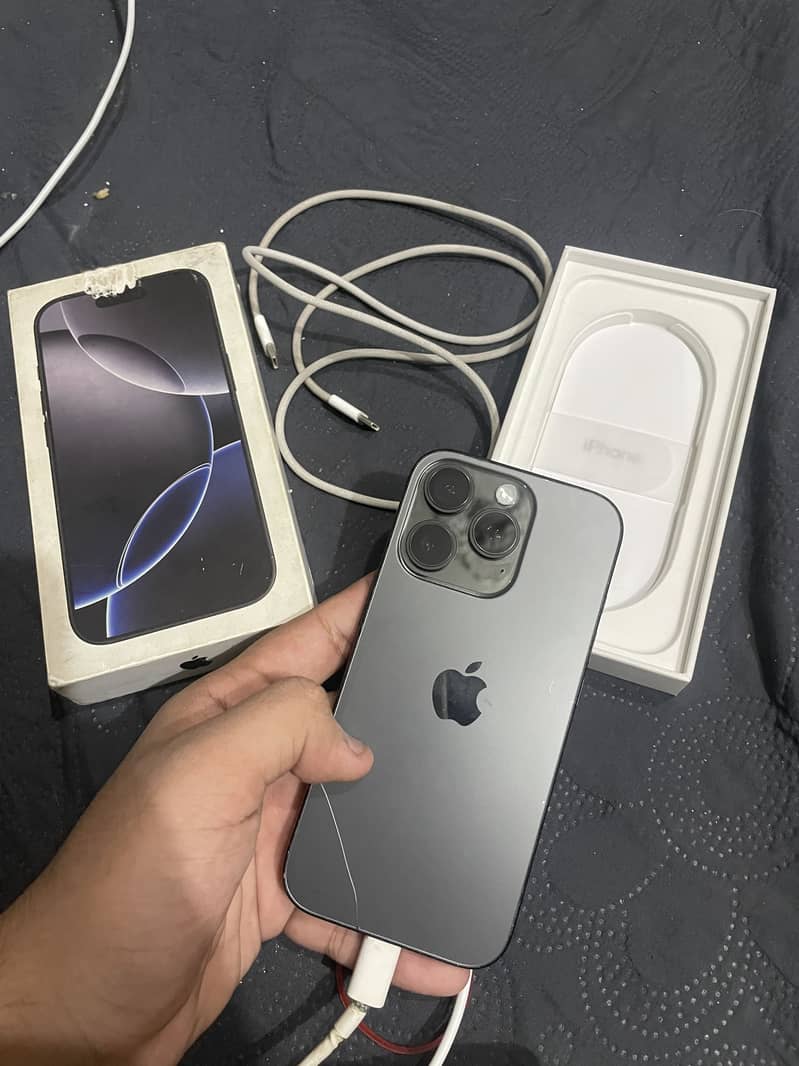iPhone 16 Pro jv 0