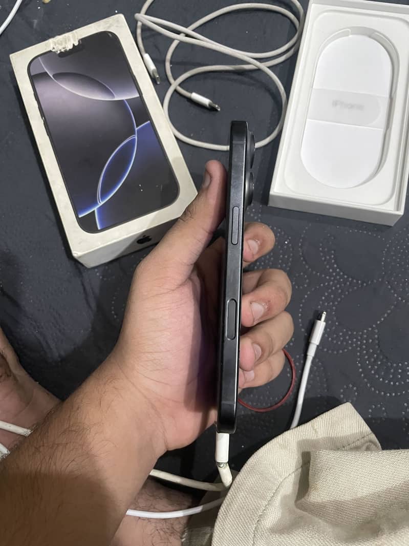 iPhone 16 Pro jv 3