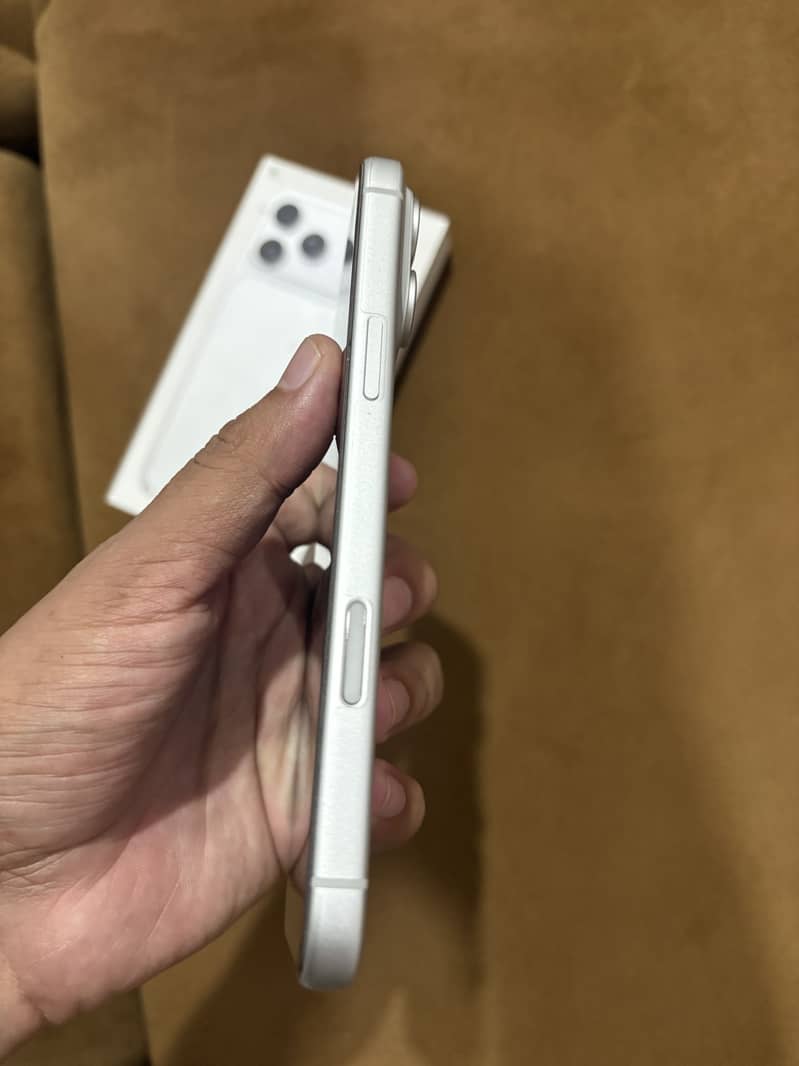 Apple iPhone 17 Pro Max 2