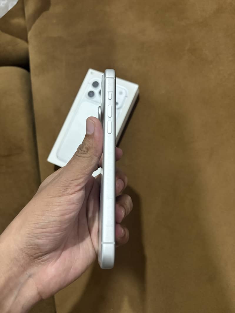 Apple iPhone 17 Pro Max 5