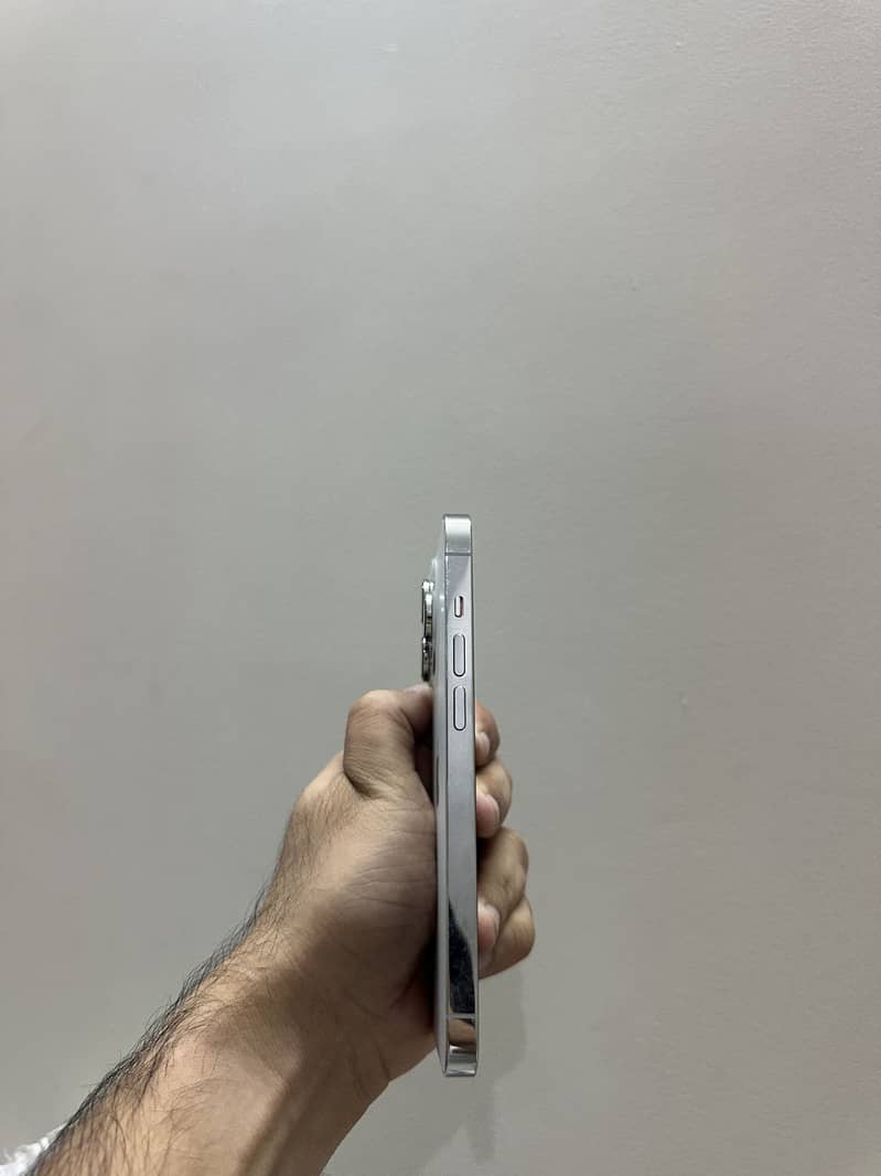 IPhone 14 Pro 4