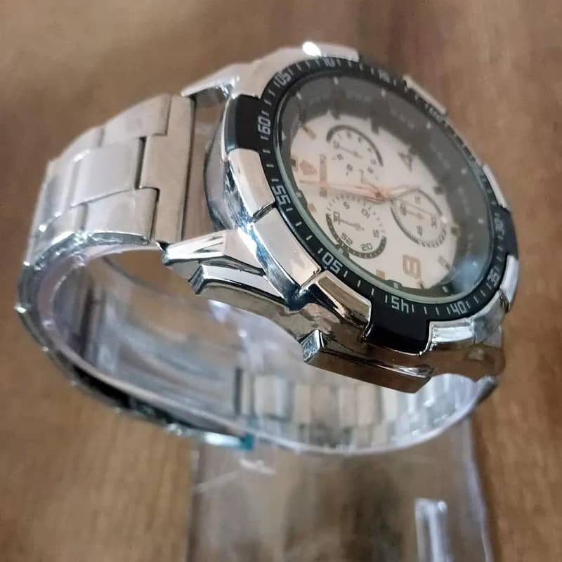 Men watch 3